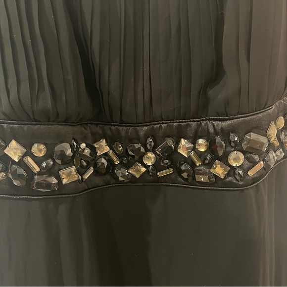 Cocktail  dress, has adjustable straps and padding on the chest. - Picture 2 of 6